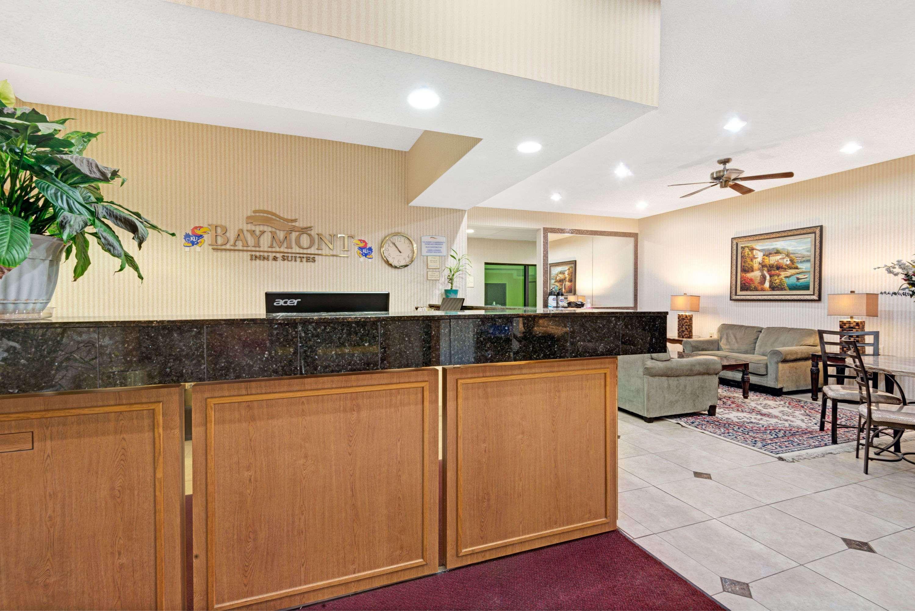 Baymont By Wyndham Lawrence Hotel Ngoại thất bức ảnh