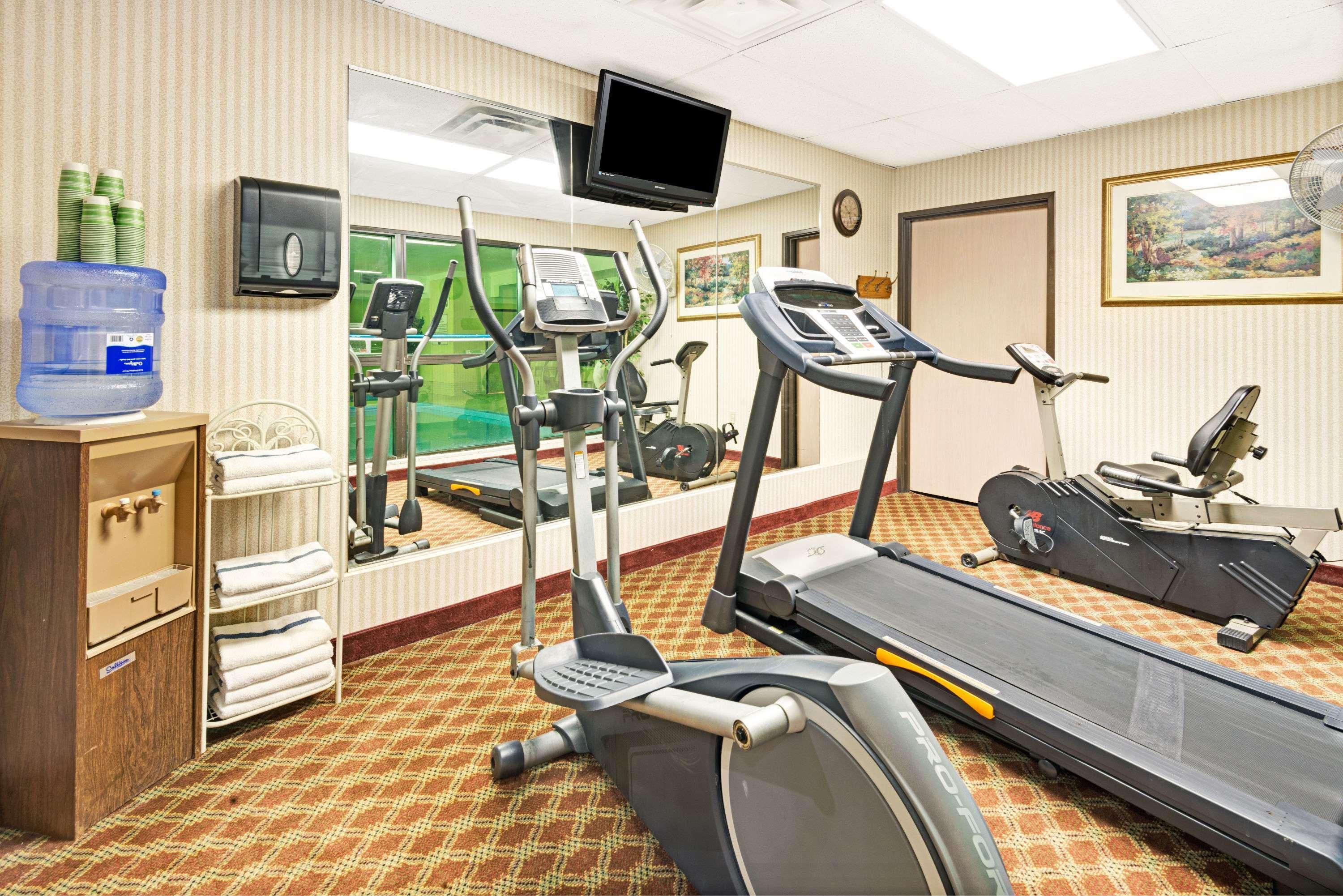 Baymont By Wyndham Lawrence Hotel Ngoại thất bức ảnh